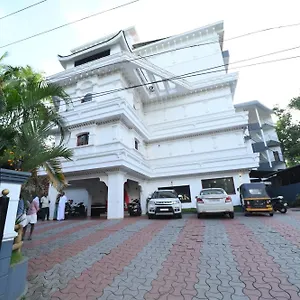 https://sky-park.kerala-hotels.net